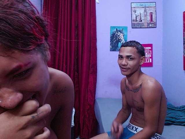blacktwinks live cam on BongaCams