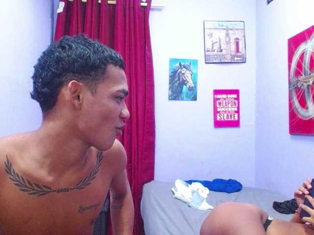 blacktwinks live cam on BongaCams