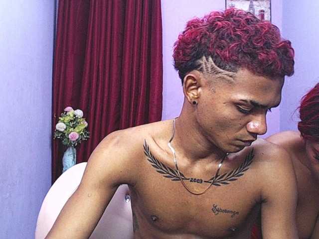 blacktwinks live cam on UnifiedCams