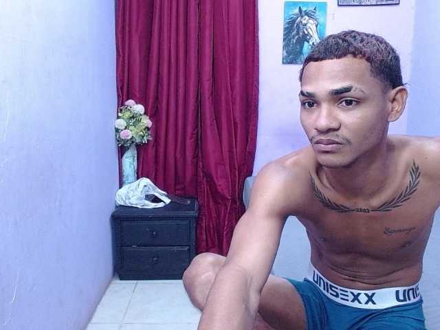 blacktwinks live cam on BongaCams