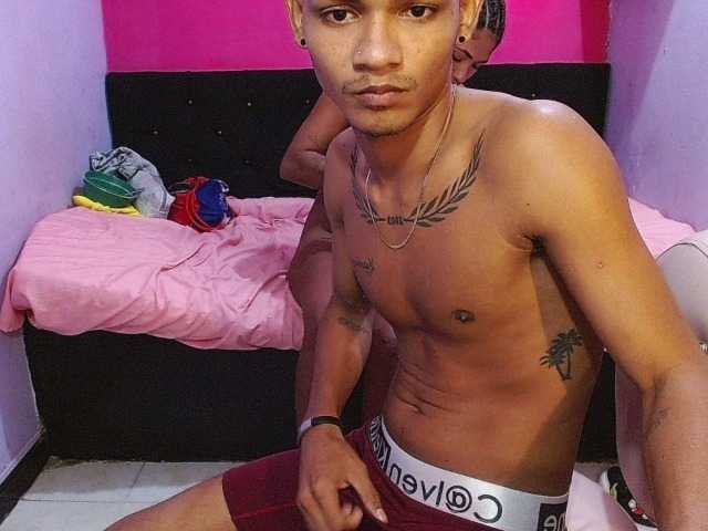 blacktwinks live cam on BongaCams