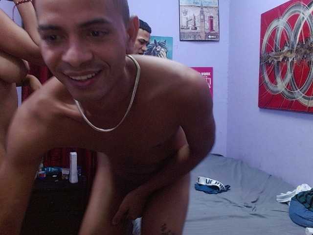 blacktwinks live cam preview