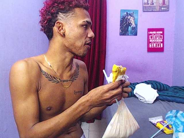 blacktwinks live cam on BongaCams