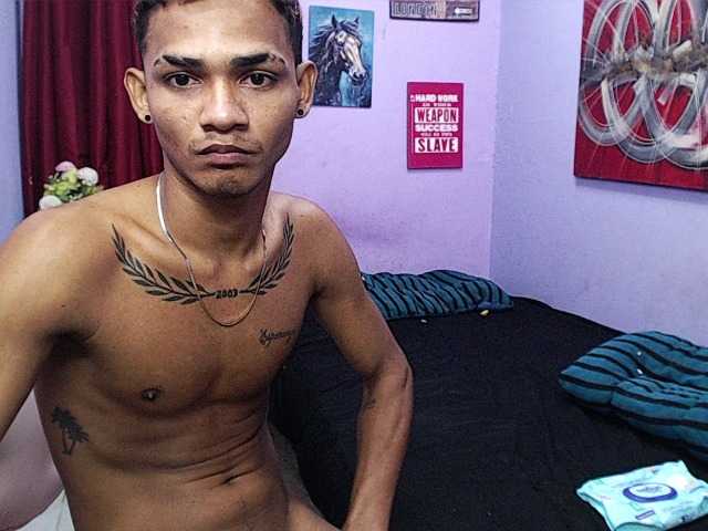 blacktwinks live cam on BongaCams
