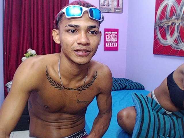 blacktwinks live cam on BongaCams