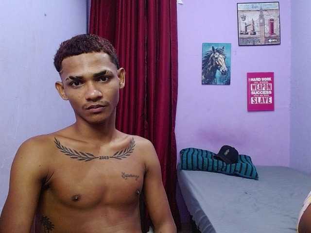 blacktwinks live cam on BongaCams