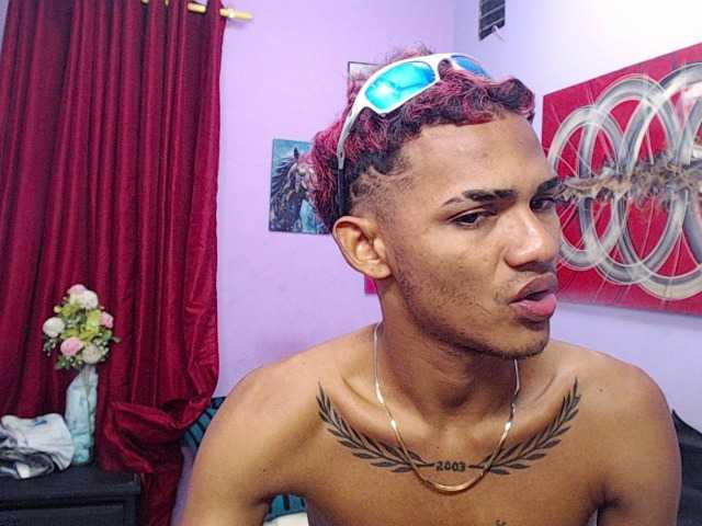 blacktwinks live cam on BongaCams