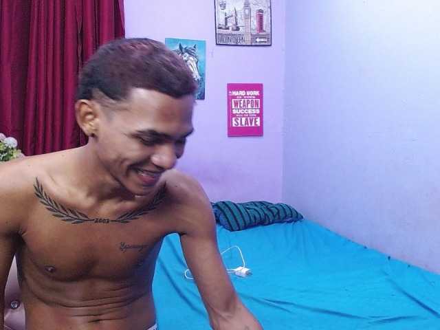 blacktwinks live cam on BongaCams