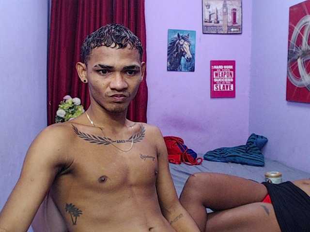 blacktwinks live cam on BongaCams