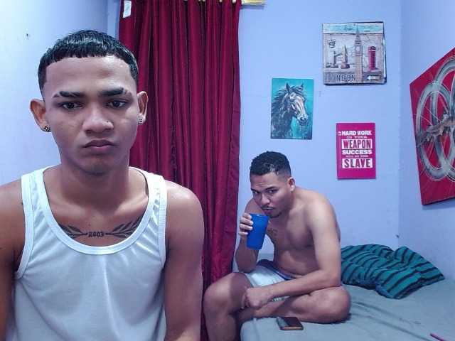 blacktwinks live cam on BongaCams