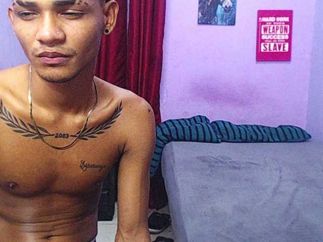 blacktwinks live cam on BongaCams