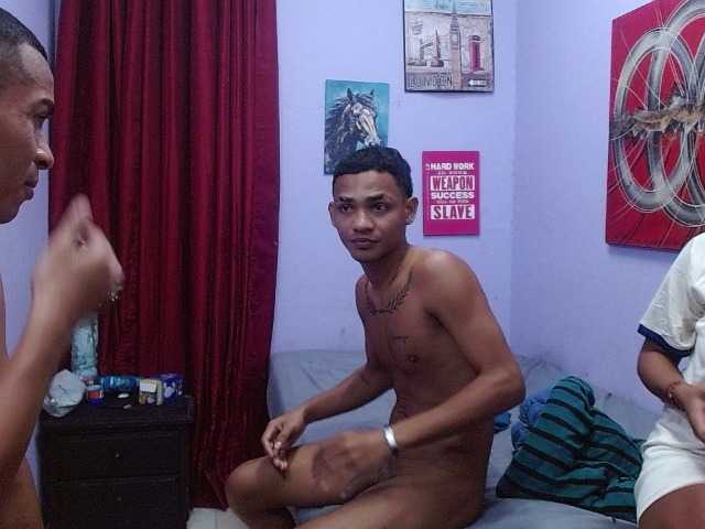 blacktwinks live cam on BongaCams