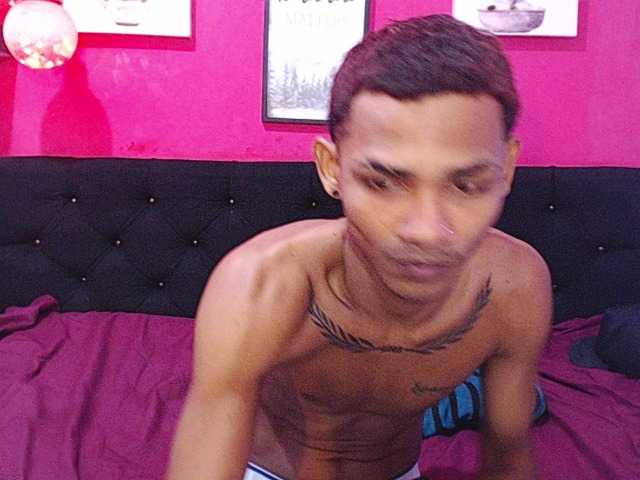 blacktwinks live cam on BongaCams