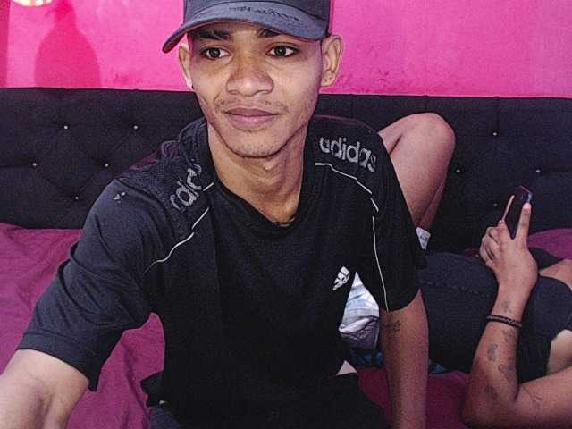 blacktwinks live cam on BongaCams