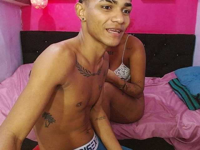 blacktwinks live cam on BongaCams