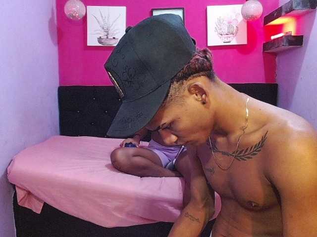 blacktwinks live cam on BongaCams