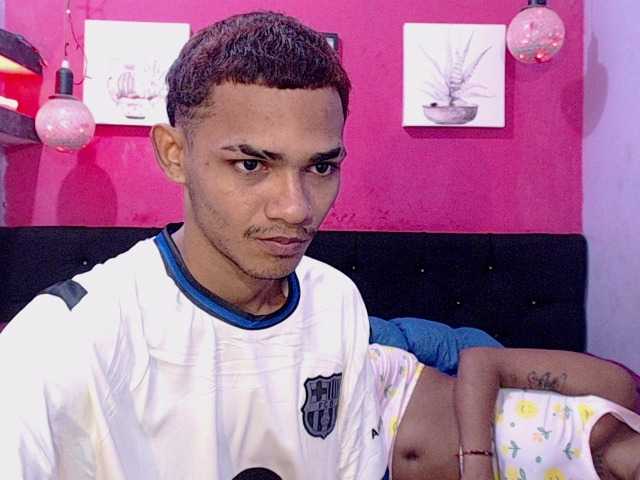 blacktwinks live cam on BongaCams