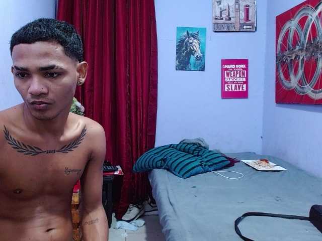 blacktwinks live cam on BongaCams