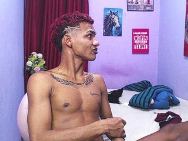 blacktwinks live cam on BongaCams