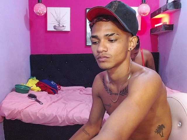 blacktwinks live cam on BongaCams