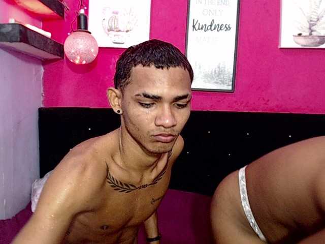 blacktwinks live cam on BongaCams