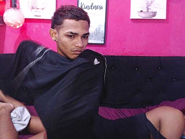 blacktwinks live cam on BongaCams