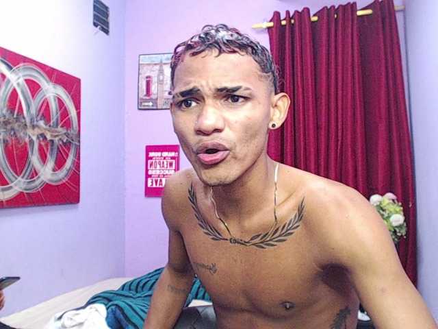 blacktwinks live cam on BongaCams