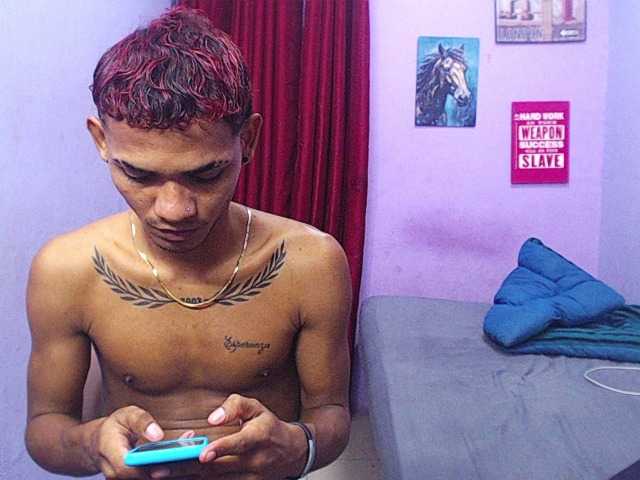 blacktwinks live cam on BongaCams