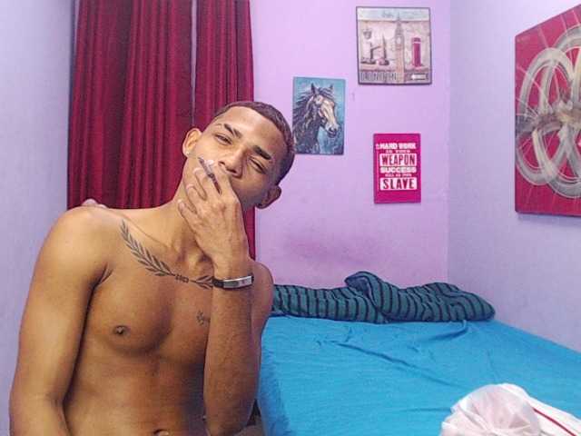 blacktwinks live cam on BongaCams