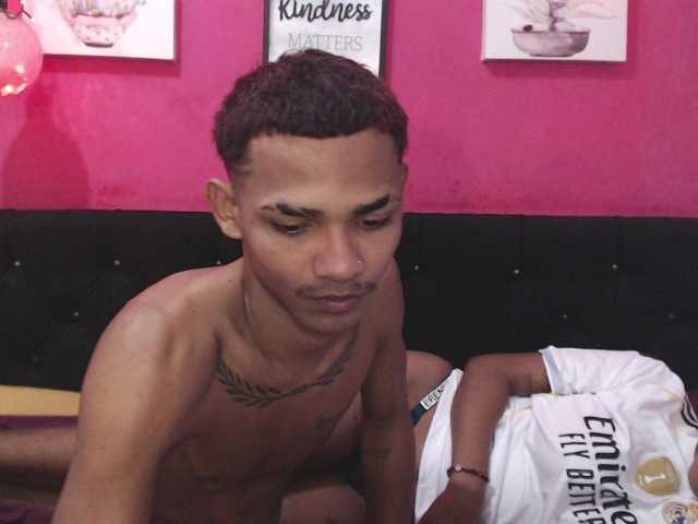 blacktwinks live cam on BongaCams