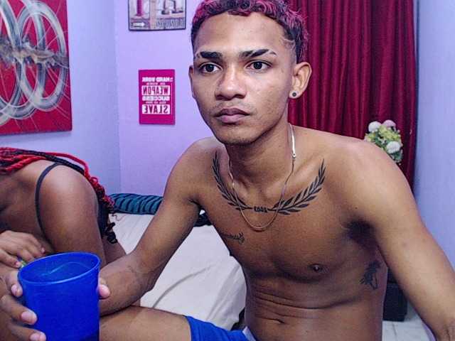 blacktwinks live cam on BongaCams