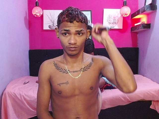 blacktwinks live cam on BongaCams