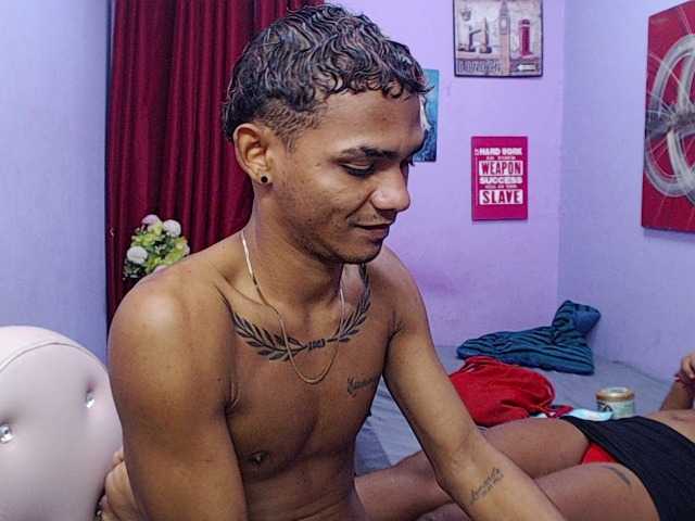 blacktwinks live cam on BongaCams
