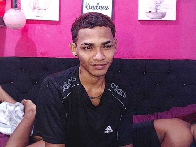 blacktwinks live cam on BongaCams