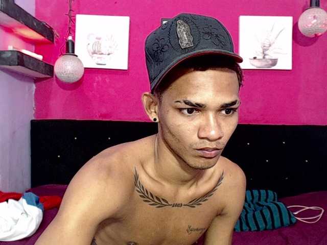 blacktwinks live cam on BongaCams