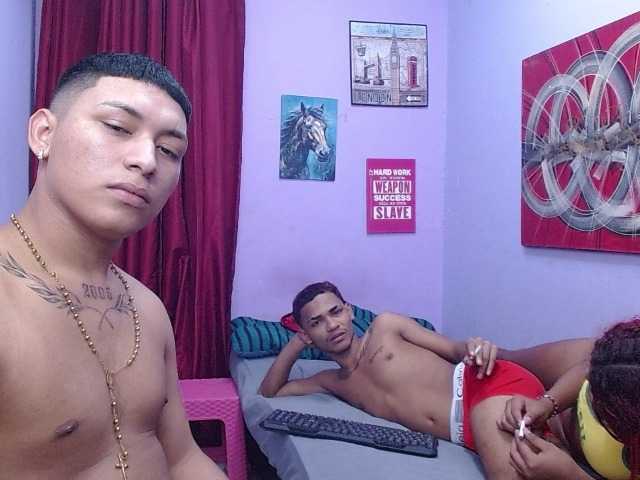 blacktwinks live cam on BongaCams