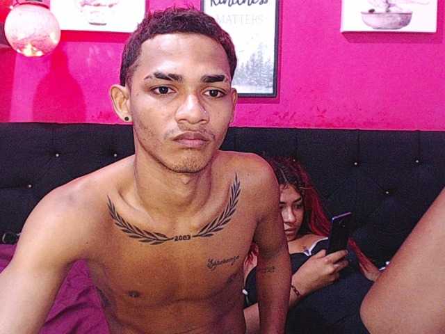 blacktwinks live cam on BongaCams