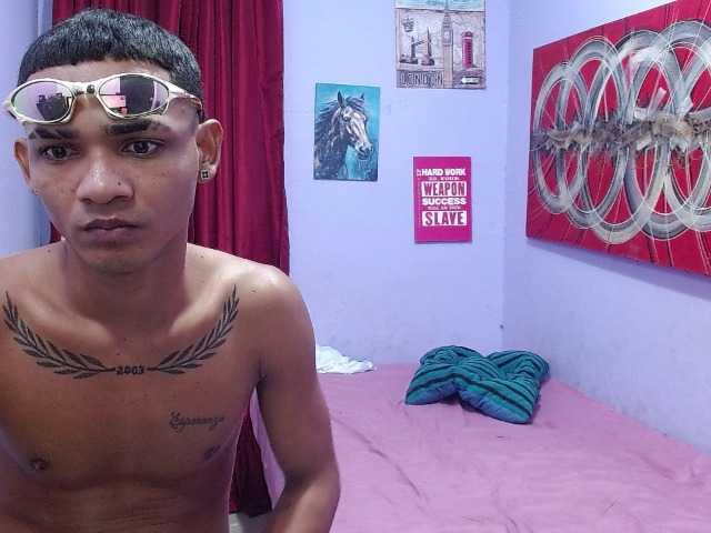 blacktwinks live cam on BongaCams