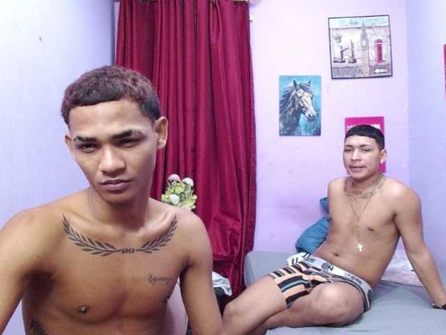 blacktwinks live cam on BongaCams