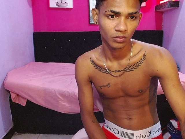 blacktwinks live cam on BongaCams