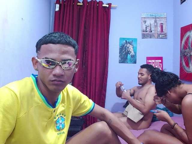 blacktwinks live cam on BongaCams