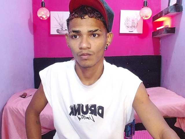 blacktwinks live cam on BongaCams