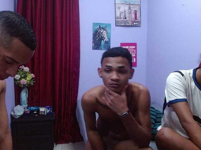 blacktwinks live cam on BongaCams