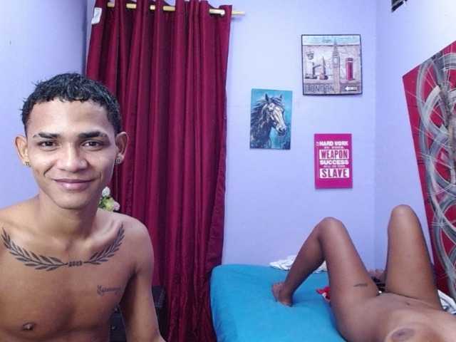 blacktwinks live cam on BongaCams