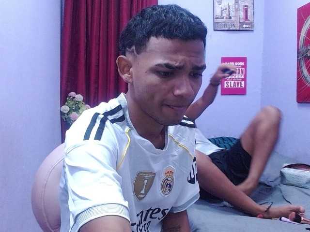 blacktwinks live cam on BongaCams