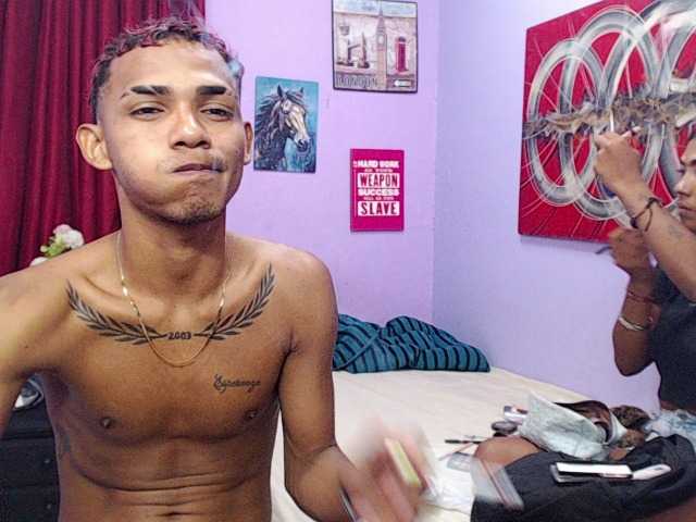 blacktwinks live cam on BongaCams