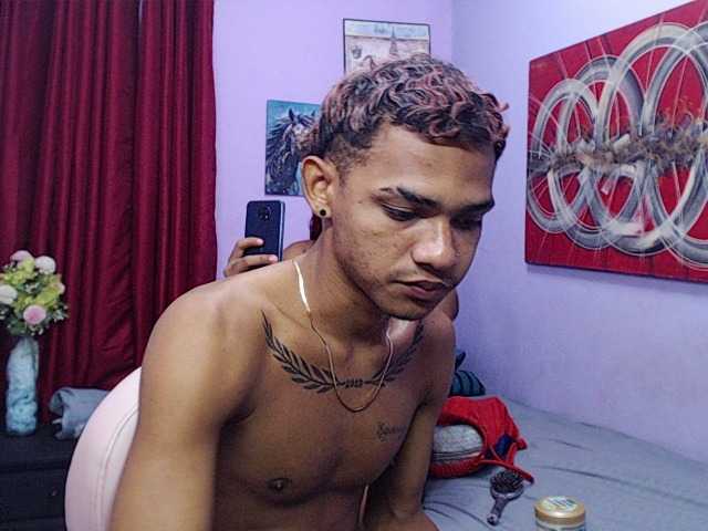 blacktwinks live cam on BongaCams