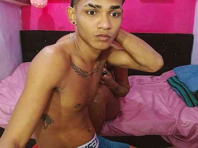 blacktwinks webcam