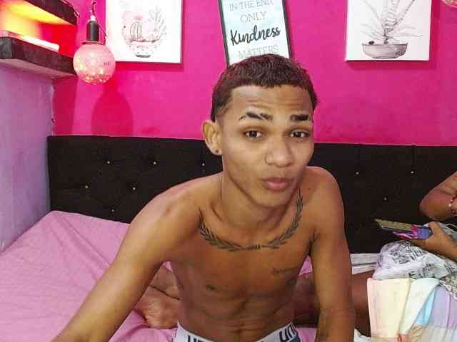 blacktwinks webcam