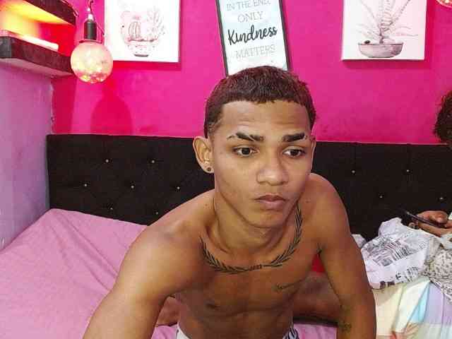 blacktwinks webcam